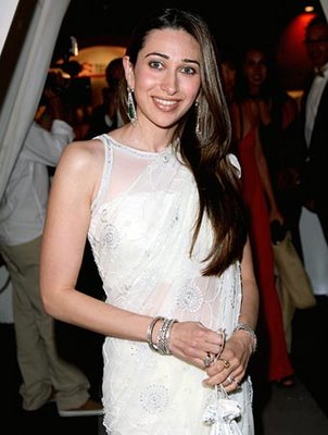 karishma kapoor wallpapers. Karishma Kapoor was very cute