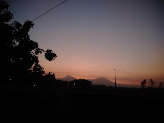 pemandangan gunung merapi merbabu