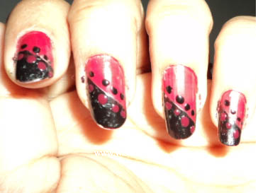 Nail art design in red and black