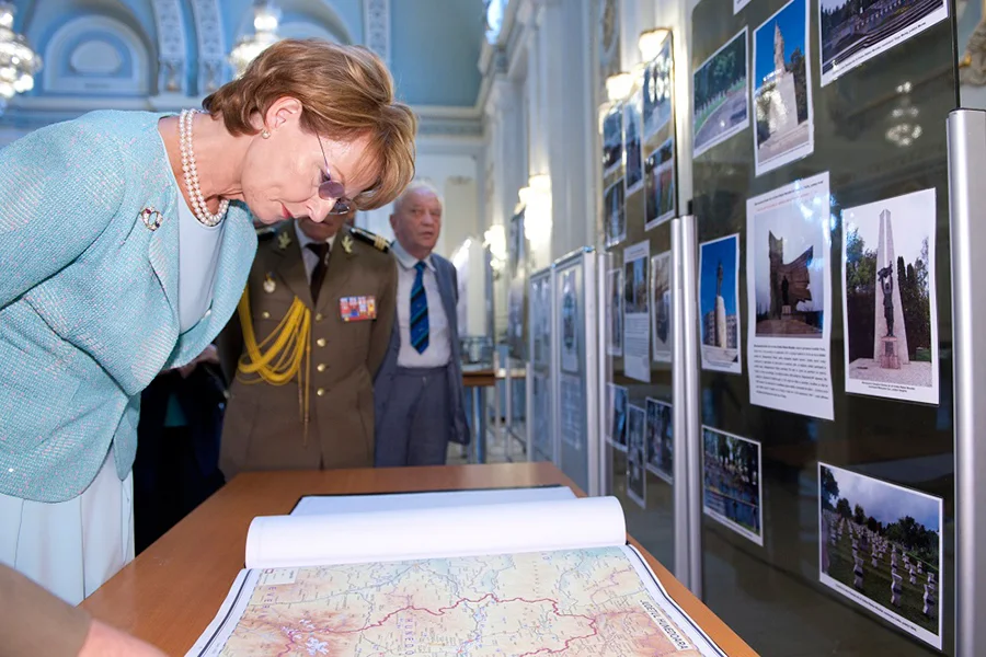 took part in the foyer of the Senate plenary, the exhibition is dedicated to the celebration of the 70th anniversary of the liberation struggles of the national territory