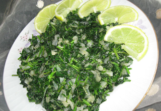 خيوط ملونة