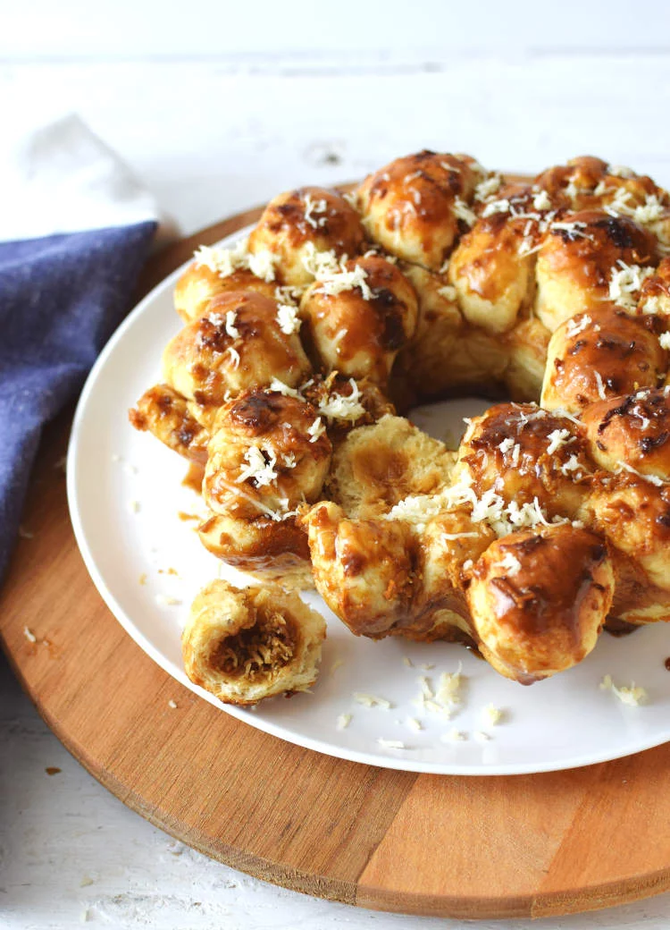 Cada bolita de pan está rellena con queso blanco y papelón, el sabor del golfeado