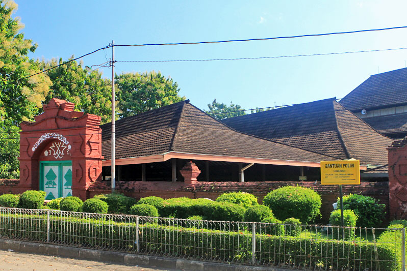  MASJID  AGUNG SANG  CIPTA  RASA  CIREBON AMALIYAH WALI 