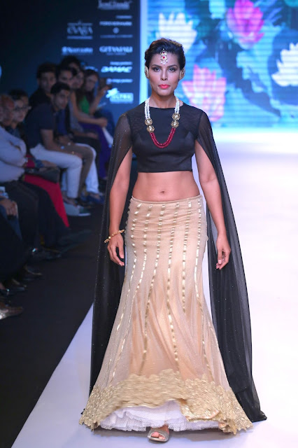 Stunning Shweta Salve Adorns the Showstopper Piece for a Jewellery Brand in Designer Sujata & Sanjay Outfit