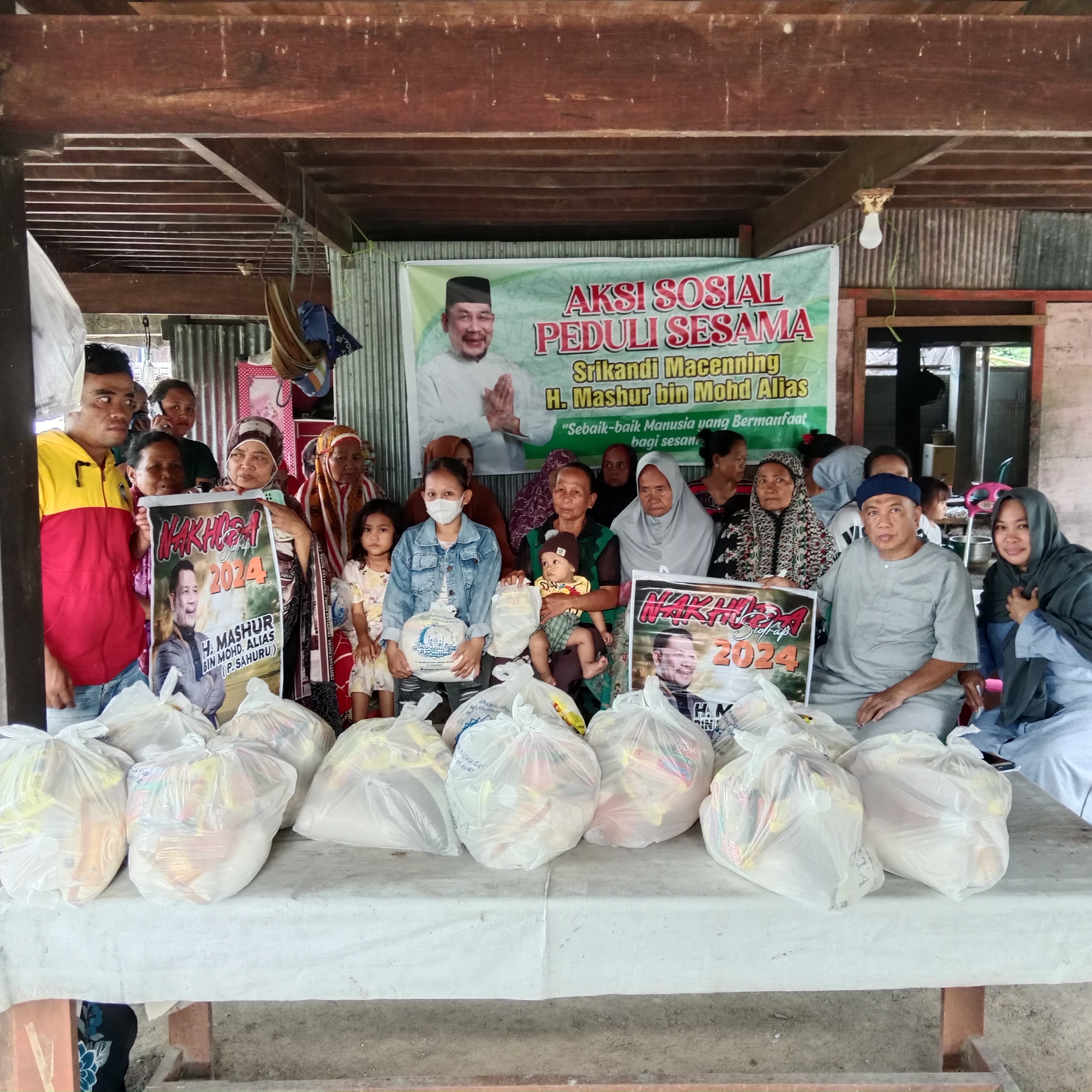 Relawan H Mashur Salurkan Paket Lebaran ke 30 Warga Muallaf