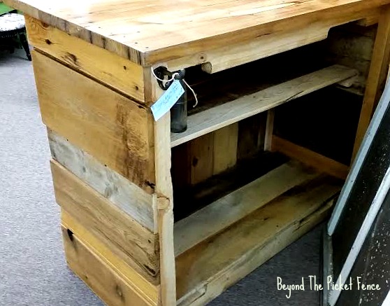 cabin decor, rustic bar, bottle opener, shelves, Minwax, pallet furniture, salvaged,http://bec4-beyondthepicketfence.blogspot.com/2016/05/rustic-reclaimed-bar.html 