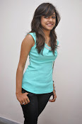 Vithika Sheru Glamorous Photo Shoot Gallery-thumbnail-19