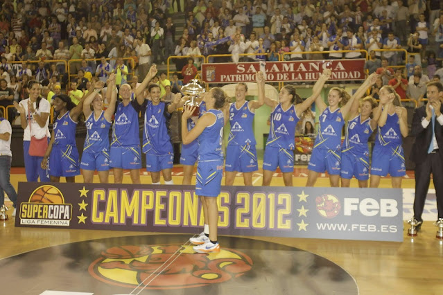 Supercopa de España femenina 2012 - Perfumerías Avenida nuevas supercampeonas