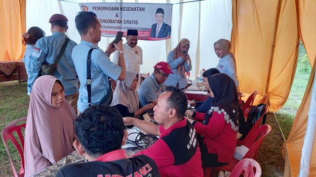 Anggota DPR RI Darori Wonodipuro Gelar Pengobatan dan Bagikan Minyak Goreng Gratis di Desa Terpencil