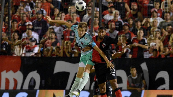 Colón venció a Newell's y pelea por ingresar a las copas