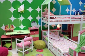 Colorido dormitorio para niñas con camarote predomina el color verde y rosa by dormitorios.blogspot.com
