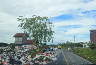 Sampah di TPA Sibau Hulu Meluber hingga ke Badan Jalan, Dinas Lingkungan Hidup Sebut Alat Rusak 