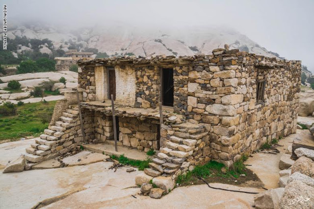 قرية سعودية مهجورة يعود تاريخها لأكثر من 500 عام.. لماذا هجرها أهلها؟