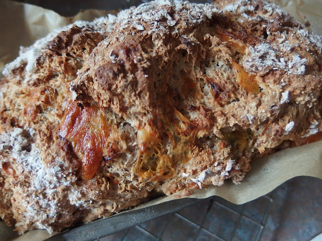 Pear, blue cheese and prosciutto soda bread