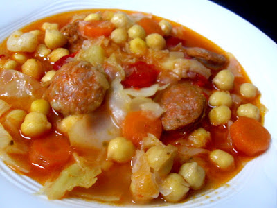 Garbanzos con chorizo y verduras.