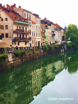 Ljubljanan jokivarren maisema.