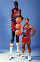 Manute Bol y Muggsy Bogues