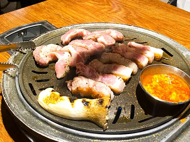 구워주는 삼겹살