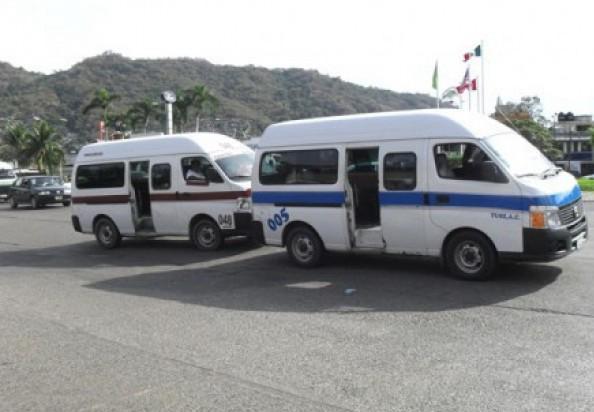  en modalidad combi que conducen a Tres Picos quines sin decir nada le 