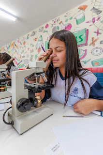 Laboratório de Ciências contribui para aprendizado de alunos em escola pública municipal de Teresópolis