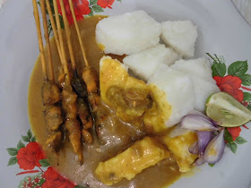 Lontong Adabi :  Pilihan Tepat dalam Memasak Lontong