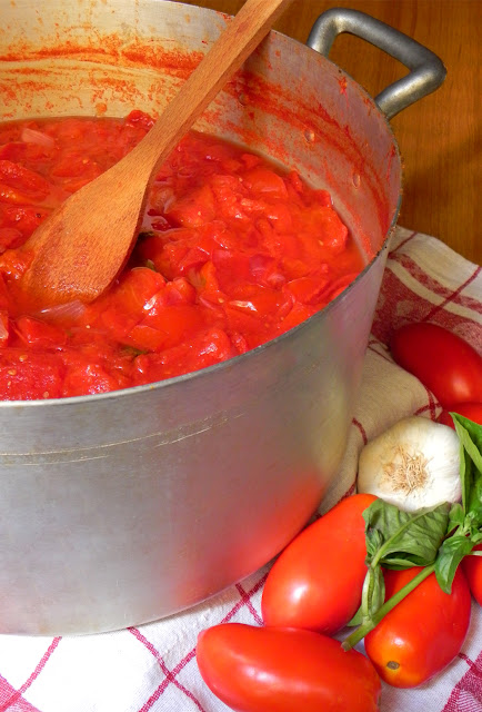 hiperica di lady boheme blog di cucina, ricette facili e veloci. Ricetta passata di pomodoro fatta in casa