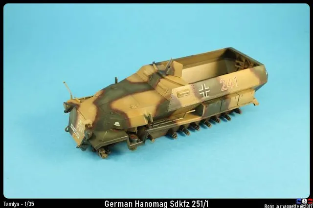 Les décalcomanies du Sdkfz 251/1 de Tamiya au 1/35.