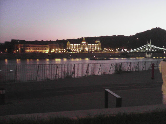 La nuit se couche sur le Danube