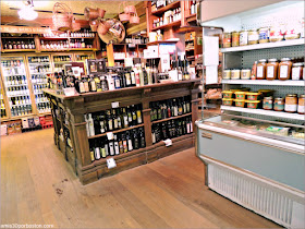 Interior de la Tienda Épicerie J.A. Moisan en la Ciudad de Quebec