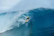 surf30 wsl tahiti pro 2022 Courtney Conlogue 22Tahiti RYD 3835 Beatriz Ryder