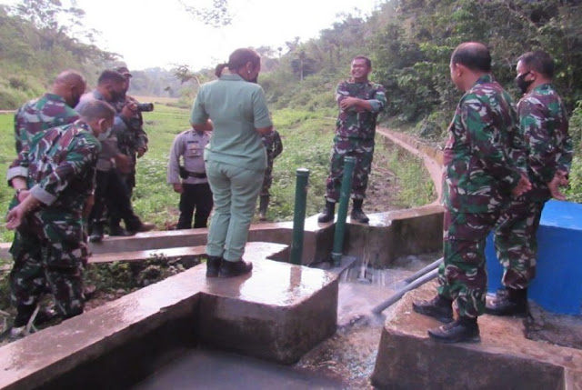 Maruli Simanjuntak Tinjau Lokasi Mata Air Wee Masa untuk Pompa Hidram di Wali Ate.lelemuku.com.jpg