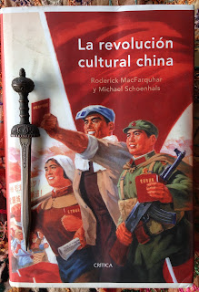Portada del libro La revolución cultural china, de Roderick MacFarquhar y Michael Schoenhals