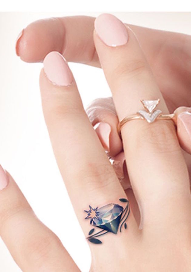 Aliança feita de tatuagem dourada 58 Inspiracoes De Tatuagens Que Substituem Alianca Ideias Para Casais