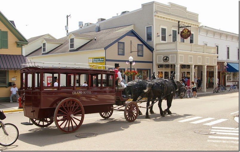 Mackinac_Island_Grand_Hotel_Taxi