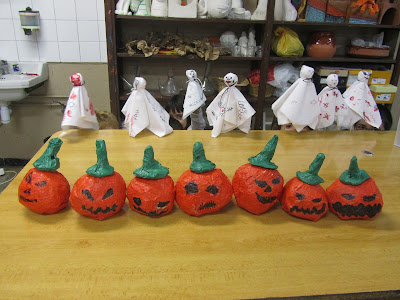 carbasses i fantasmes de Halloween fetes pels nens