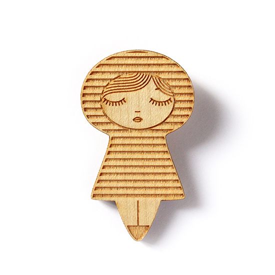 http://www.lesfollesmarquises.com/product/broche-poupee-bois-mariniere