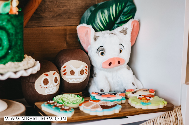 Moana birthday party, moana birthday, moana party ideas, moana cookies, taylor joelle dress, taylor joelle moana dress, moana birthday cake