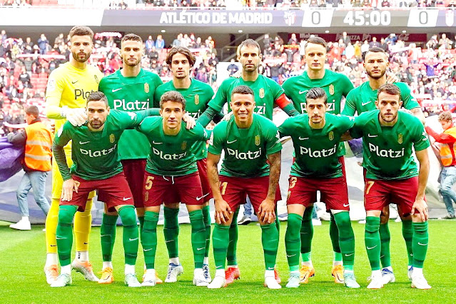 GRANADA C. F. Temporada 2021-22. Luis Maximiano, Domingos Duarte, Álex Collado, Víctor Díaz, Njegoš Petrović, Luis Suárez. Antonio Puertas, Luis Milla, Darwin Machís, Sergio Escudero, Quini. CLUB ATLÉTICO DE MADRID 0 GRANADA C. F. 0 Miércoles 20/04/2022, 19:00 horas. Campeonato de Liga de 1ª División, jornada 33. Madrid, estadio Wanda-Metropolitano: 43.517 espectadores. GOLES: No hubo.