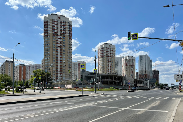 улица Лобачевского, Озёрная улица, жилой комплекс «Мичурино», строящийся торговый центр