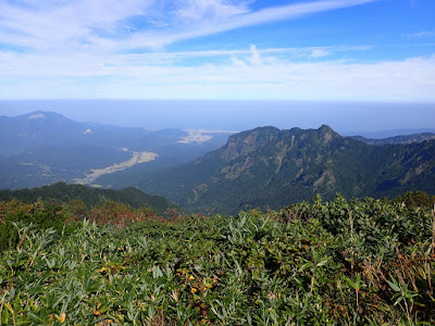 雨飾山　笹平　日本海