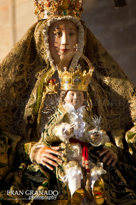 http://franciscogranadopatero35.blogspot.com/2014/08/madre-reina-abogada-y-patrona-de.html