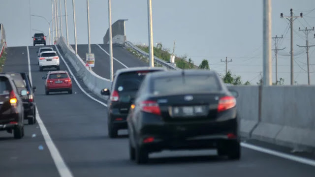 Perjalanan Naik Mobil