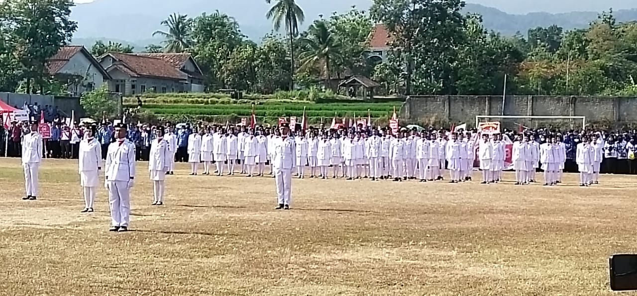Upacara Pengimbaran Bendera Merah Putih dalam rangka Peringatan Hari Kemerdekaan Republik Indonesia yang ke-78