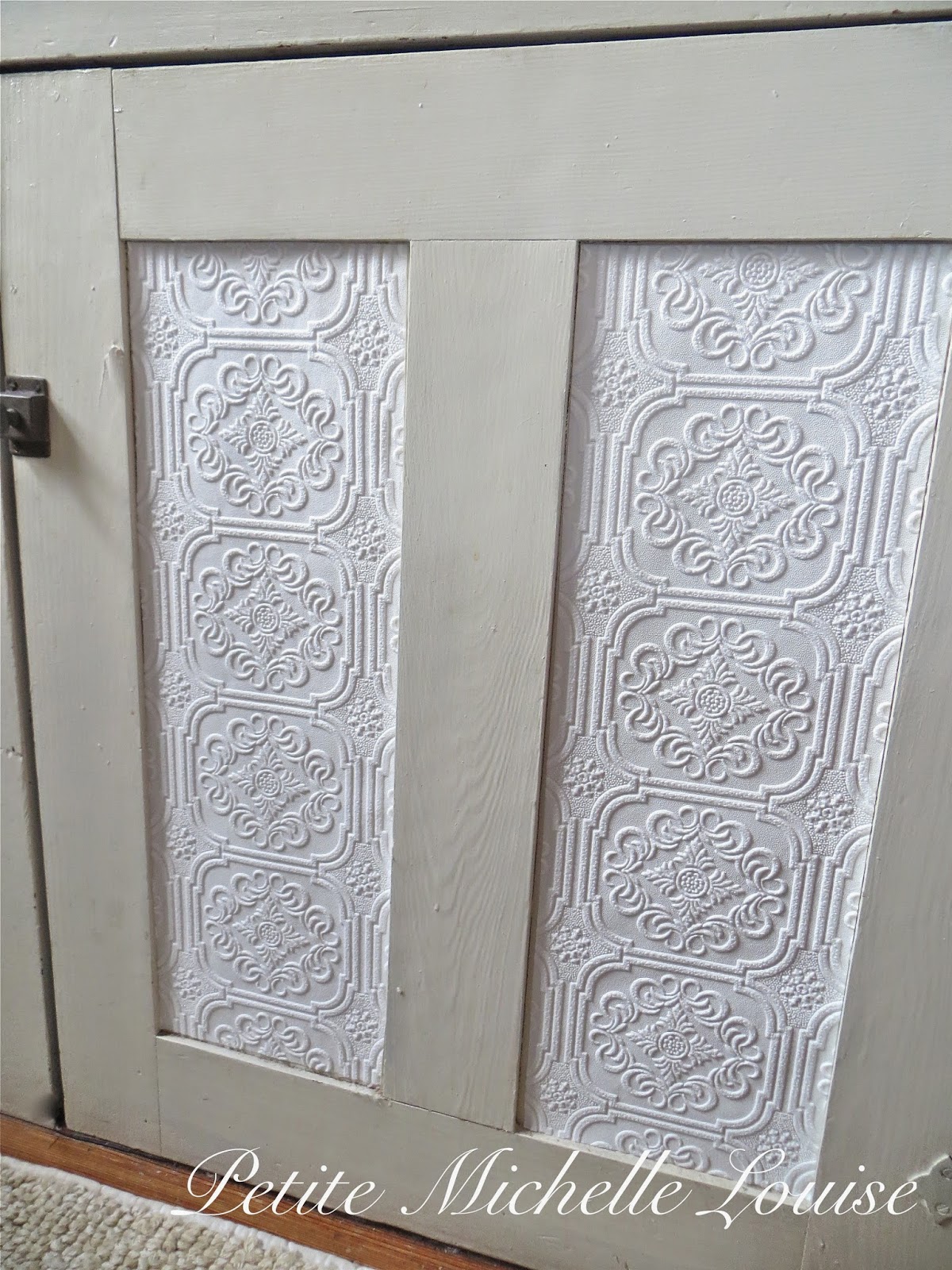 Petite Michelle Louise: DIY Cabinet Door Facelift....