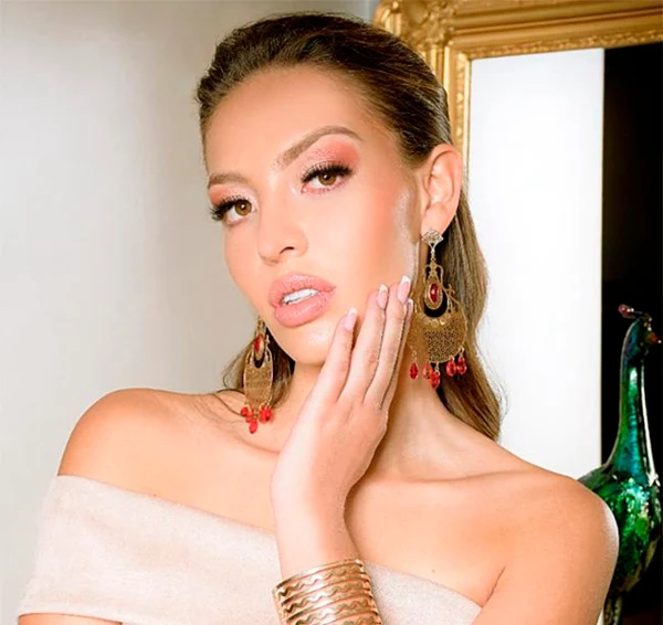 Laura-Rentería-Lider-Referente-Nacional-Talentos-Extraordinarios-Formacion-Modelos-Reinas-Belleza