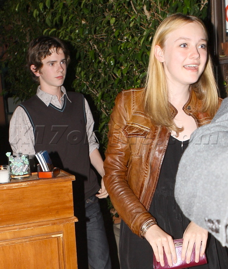 freddie highmore 2009. He actually dated Dakota Fanning back in 2009 but they weren't really 