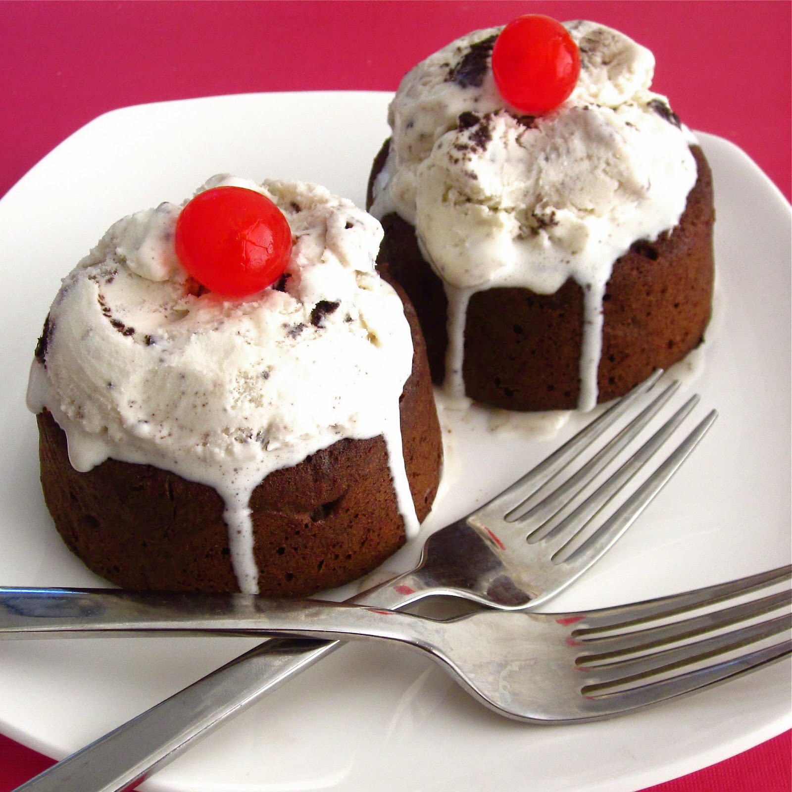 http://blog.dollhousebakeshoppe.com/2012/01/brownie-sundaes.html