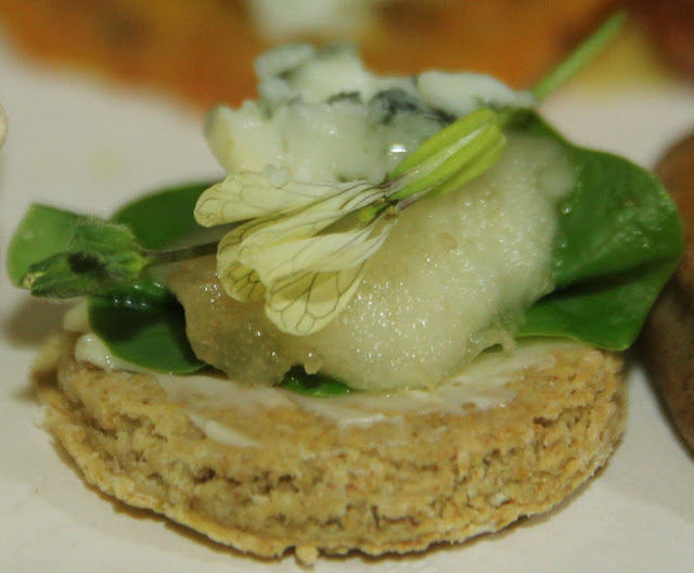 Organic gluten-free recipe Scottish Oat Cake with Roquefort Salad