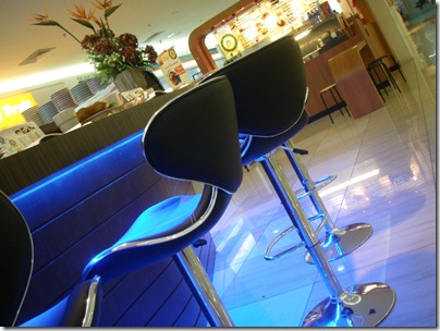 sushi bar = empty        