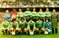 REAL RACING CLUB DE SANTANDER. Temporada 1981-82. Terio Somonte (utillero), Pereira, Angulo, Bernal, Villita, Sañudo, Mantilla, Manuel Fernández Mora (entrenador). Castaños, Verón, Preciado, Piru, Pedraza y Gonzalo Torre (masajista). REAL MADRID C. F. 4 REAL RACING CLUB DE SANTANDER 0. 27/12/1981. Campeonato de Liga de 1ª División, jornada 17. Madrid, estadio Santiago Bernabeu. GOLES: 1-0: 1’, Juanito. 2-0: 30’, García Hernández. 3-0: 53’, Juanito. 4-0: 64’, Gallego.